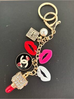 CHANEL CC Logo Lips White
Enamel Medallion Charm, Keychain, Bag Charm 6 inches